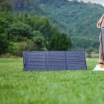 EcoFlow 60W Solar Panel - панель розкладена на траві